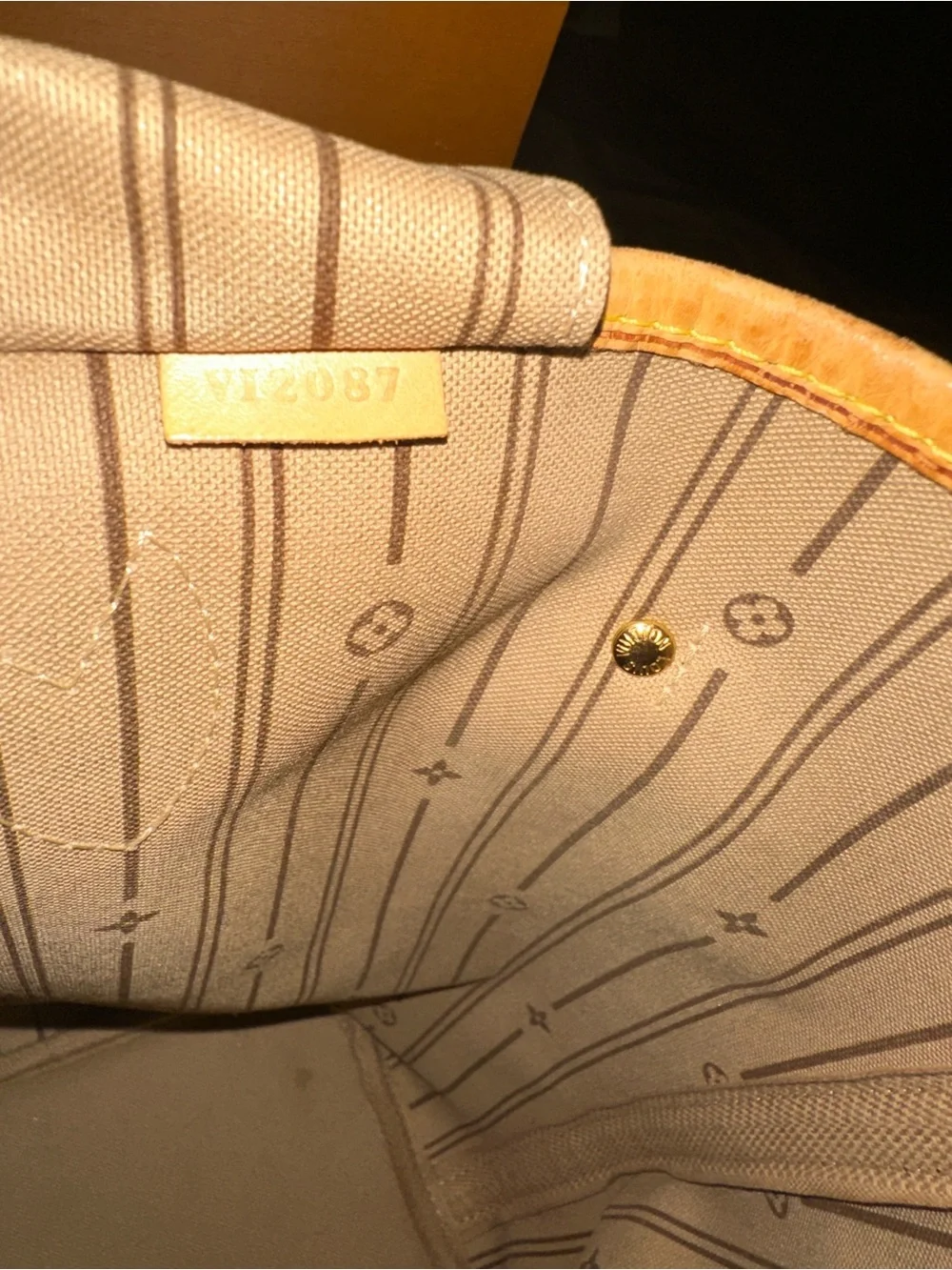 Authentic Louis Vuitton Neverfull Monogram Canvas Tote with Vachetta Trim - Picture 7 of 16